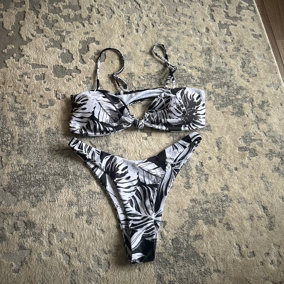 NWOT Bikini set - Picture 1 of 3
